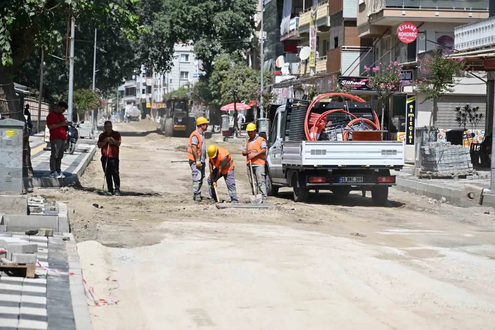 Salihli’nin çehresi değişiyor: 4 caddede asfalt seferberliği