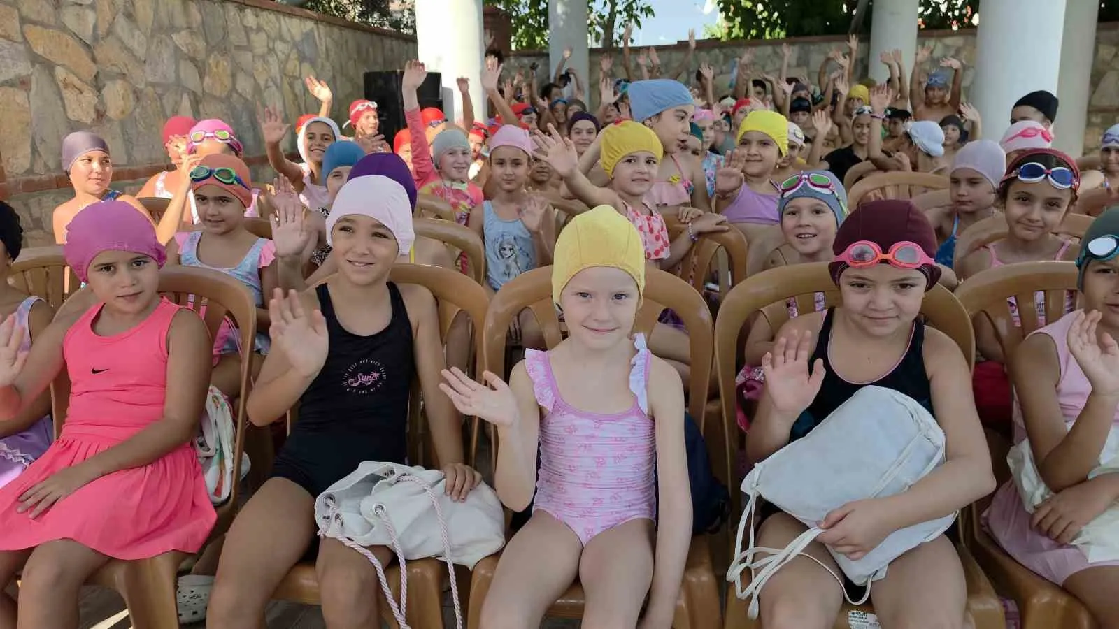 Kuyucak'ta Yüzme Kursları Coşkulu Törenle Sona Erdi