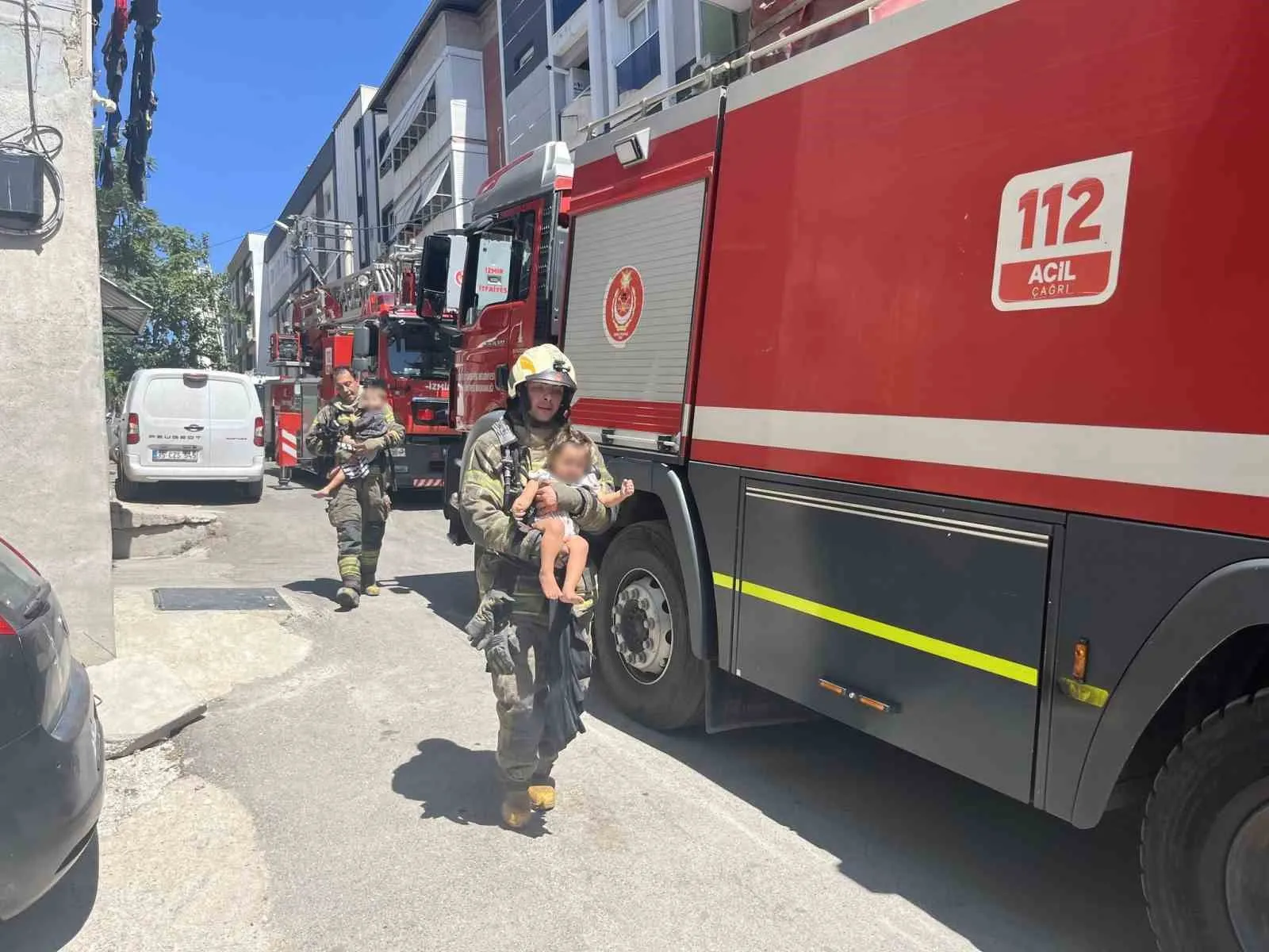 İzmir'de itfaiye ekiplerinin yoğun mesaisi: Bir ayda binlerce yardım çağrısı