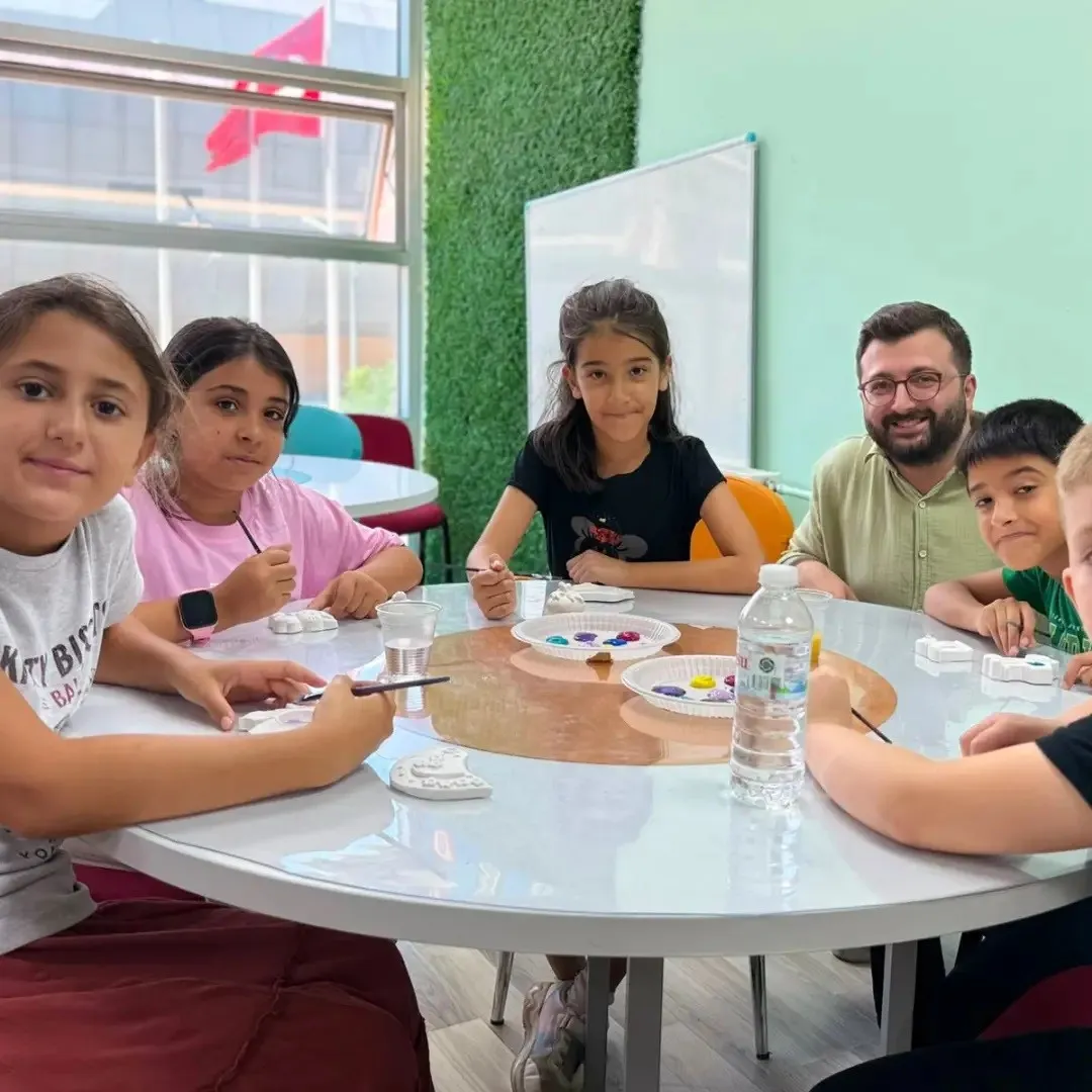 Tatili ekran başında değil atölyede geçirdiler: Gençlerin sanatla dolu yazı