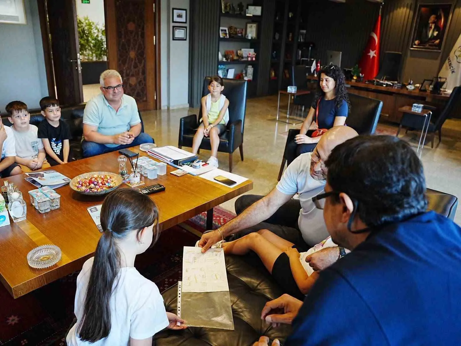 Geleceğin mimarları Germencik’te sahneye çıktı: Başkan Zencirci’den çocuklara oyun alanı müjdesi