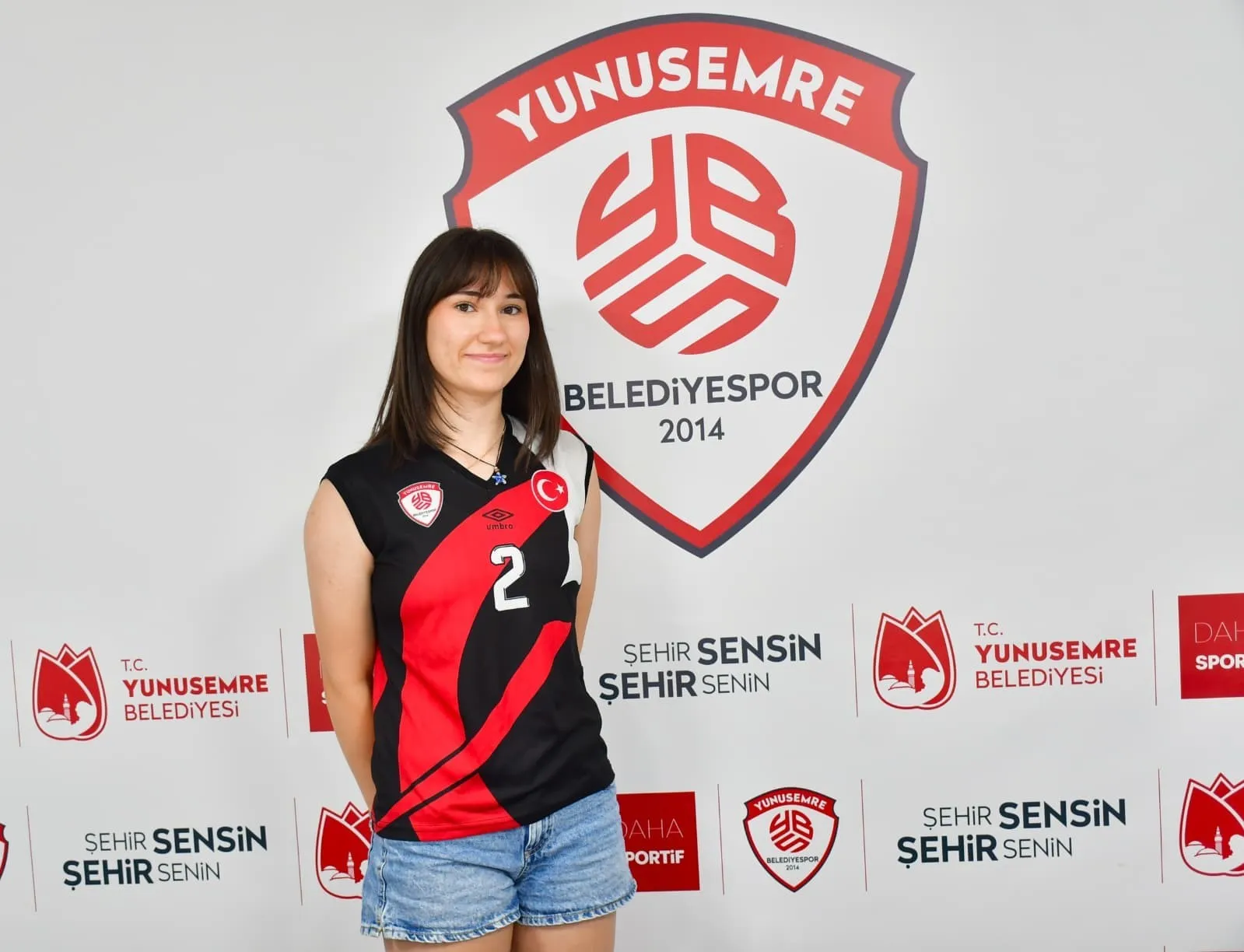 Yunusemre Belediyespor’un yeni pasörü 15 yaşında: Hedef Türk voleyboluna yıldız kazandırmak