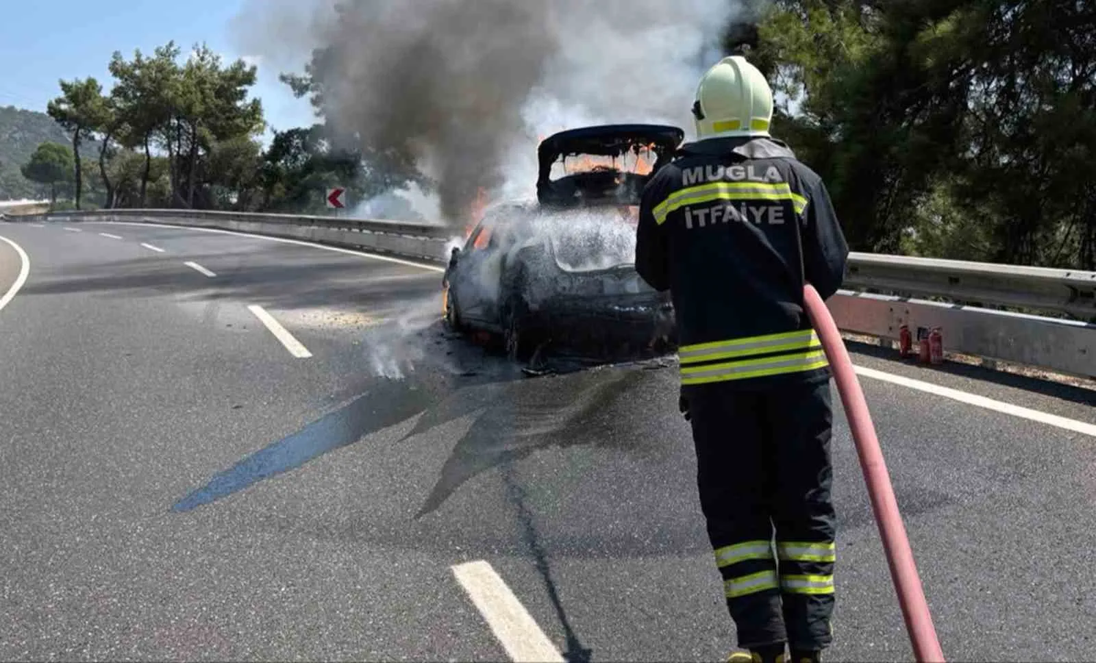Sakartepe rampasında kabus dolu dakikalar: Alev topuna dönen araçtan geriye enkaz kaldı