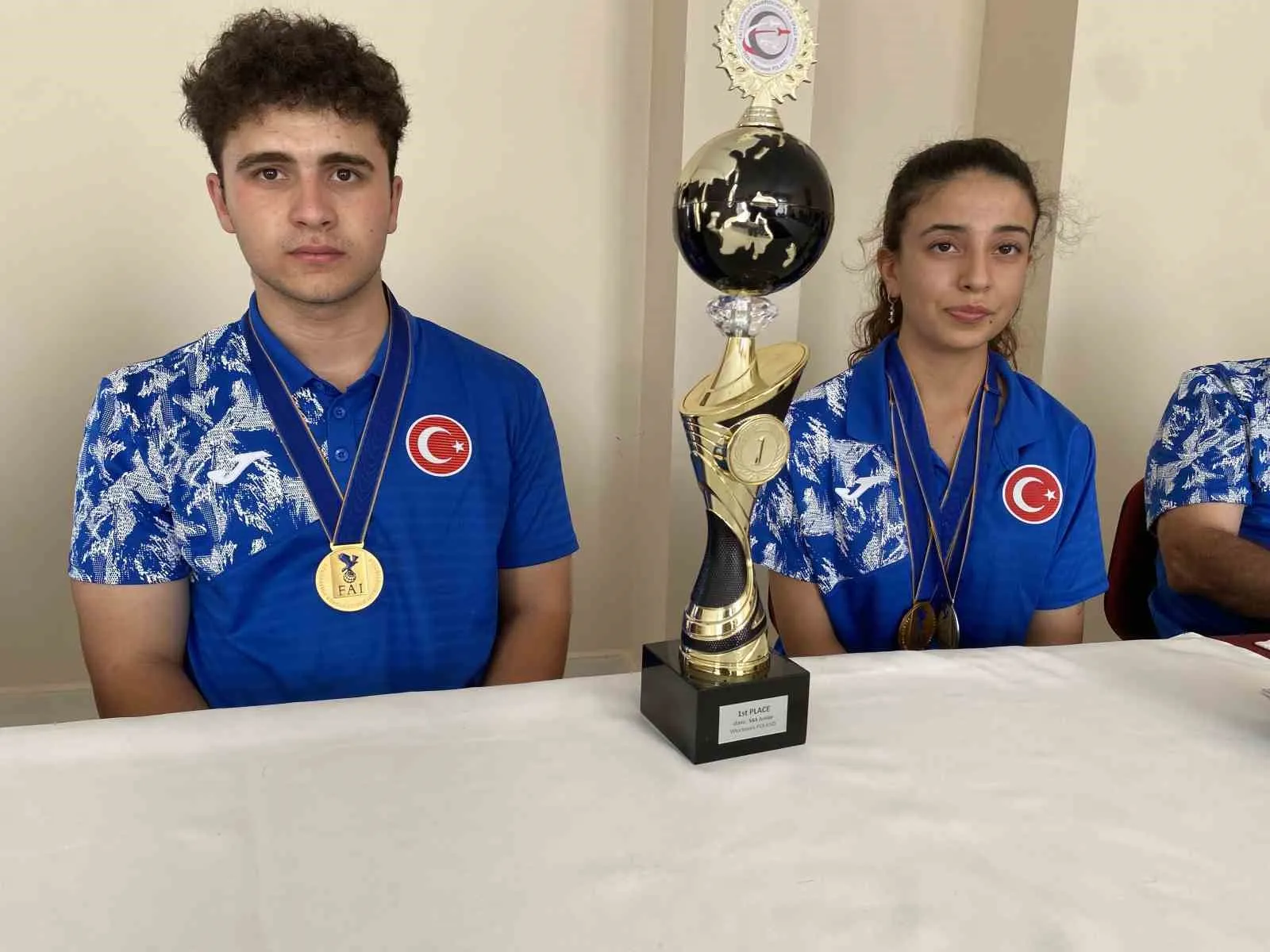 Polonya’da kürsüyü süpürdüler: Alaşehirli gençlerin Avrupa zaferi