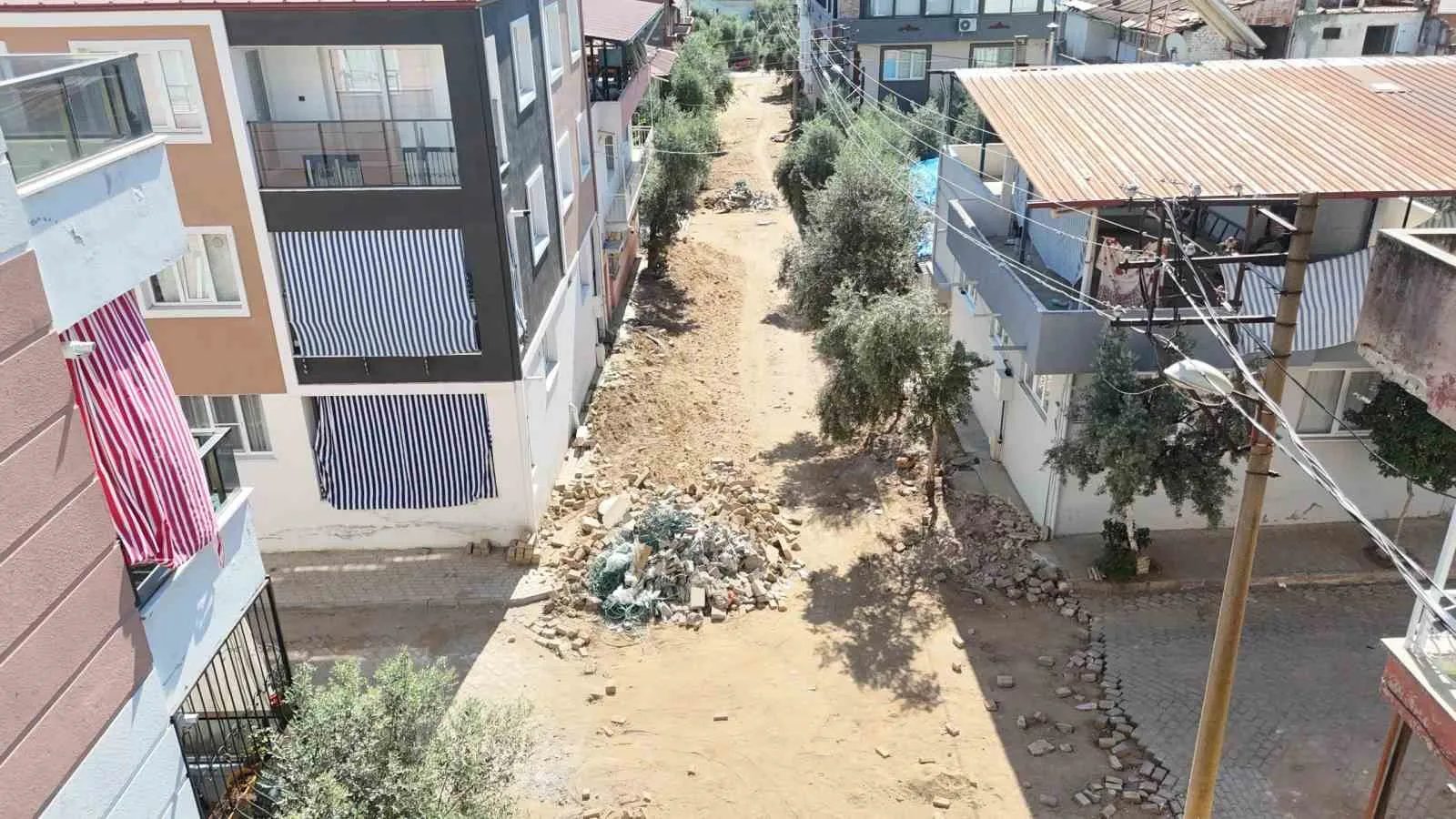 Yıldıztepe’de asfalt mesaisi: Nazilli Belediyesi rotayı 39. Sokağa çevirdi