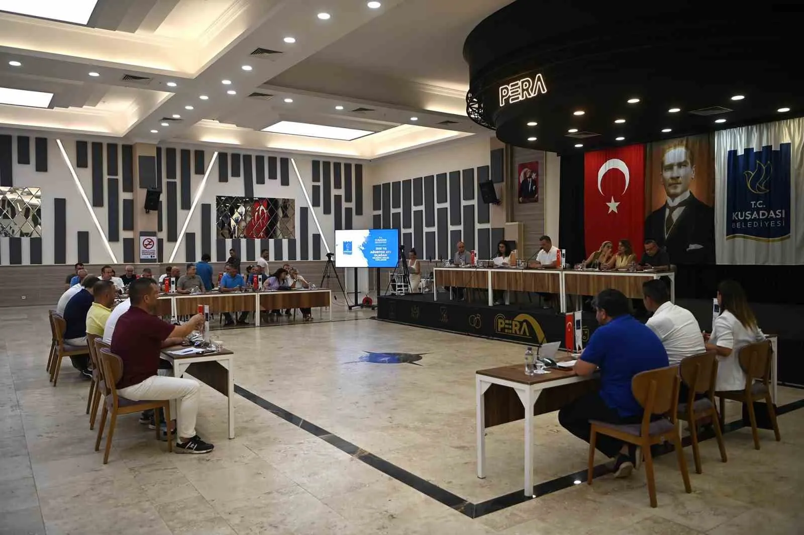 Kuşadası’nda meclis mesaisi: Hem spora destek hem de bütçe dostu alışveriş dönemi