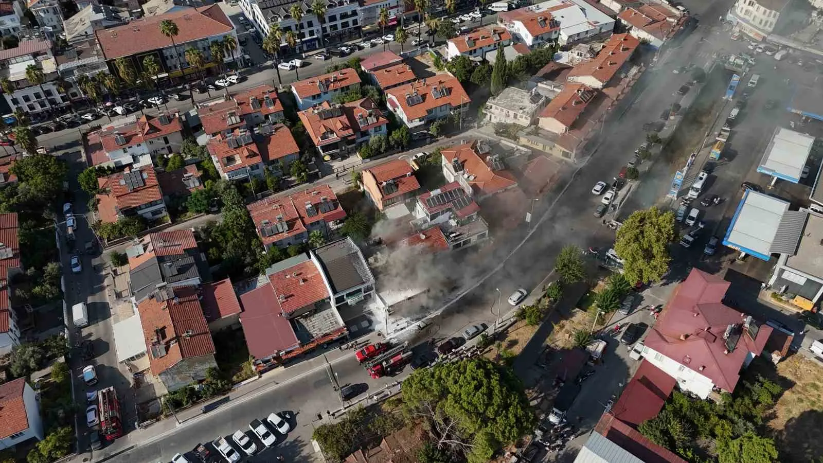 Fethiye'de korku dolu anlar: Çarşı merkezindeki mağazadan alevler yükseldi