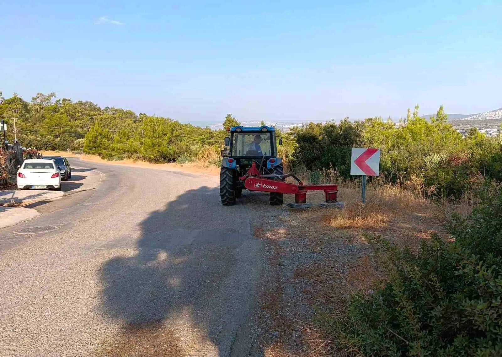 Didim’de titiz temizlik mesaisi: Belediye ekipleri park ve yollarda düzenleme yapıyor