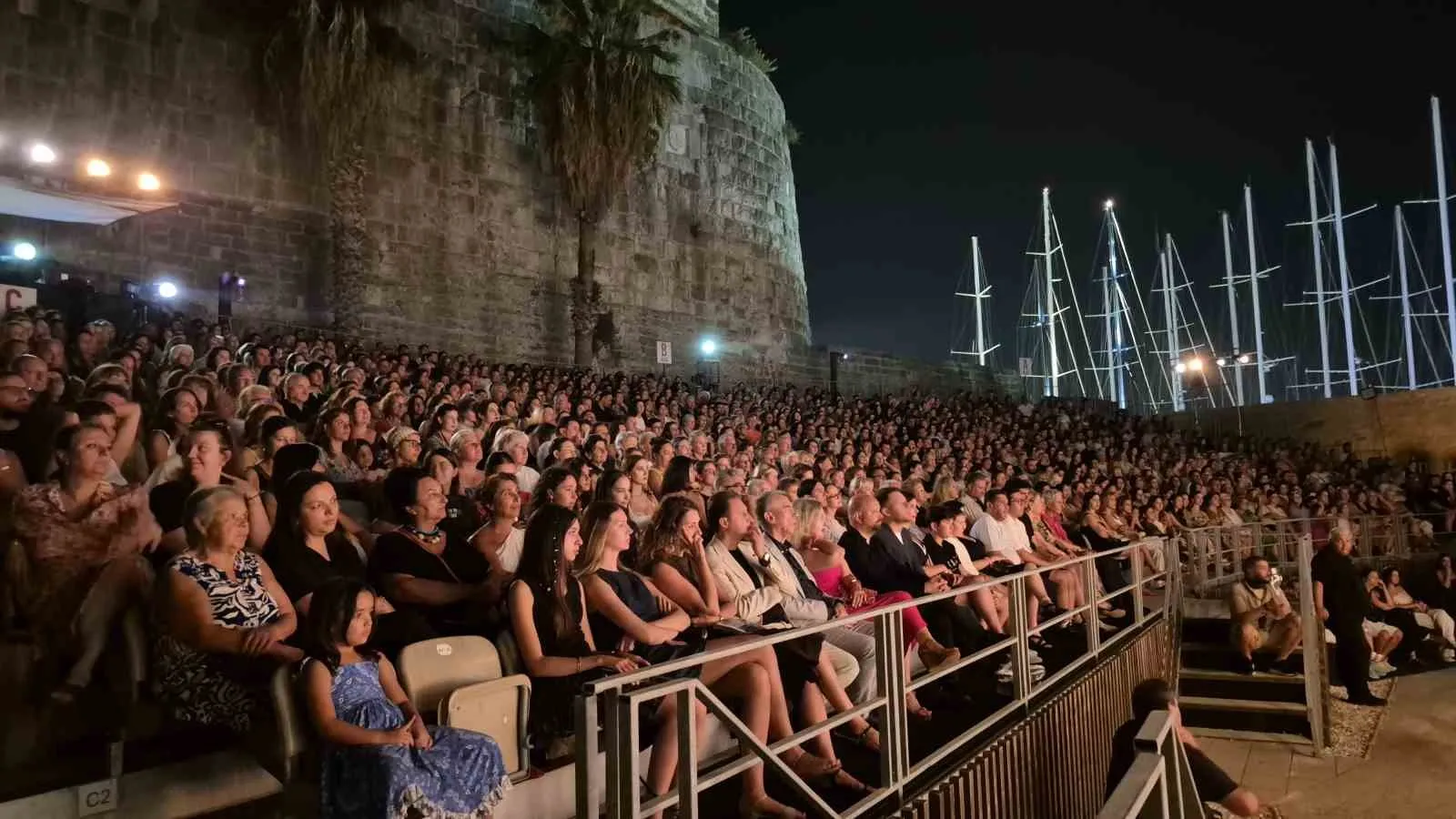 Bodrum'un tarihi atmosferinde bale rüzgarı: Kuğu Gölü ile görkemli açılış