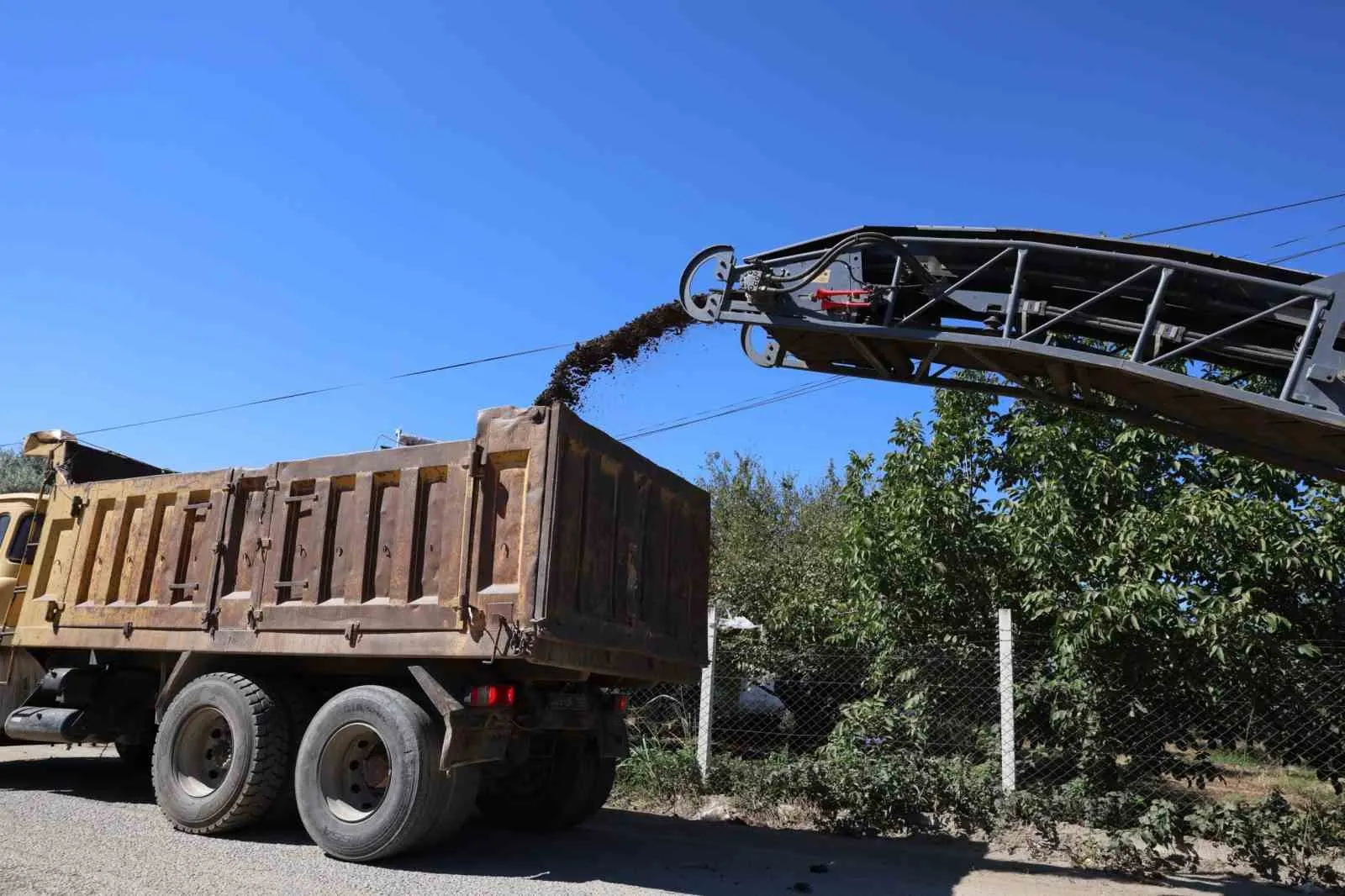 İncirliova'da Ulaşıma Yeni Nefes: Karabağ Güzergahı Modern Asfaltla Buluşuyor