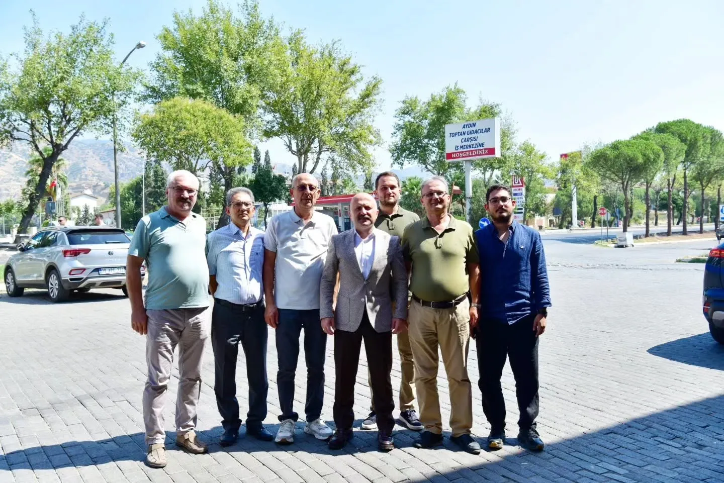 Aydın'da saha mesaisi: Vali Varol esnafın kapısını çaldı