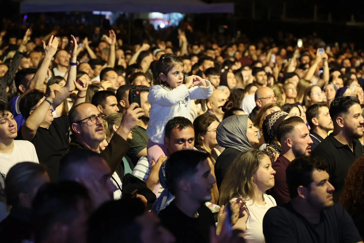 Merve Özbey Tavas gecesini salladı: Binler tek bir ağızdan söyledi