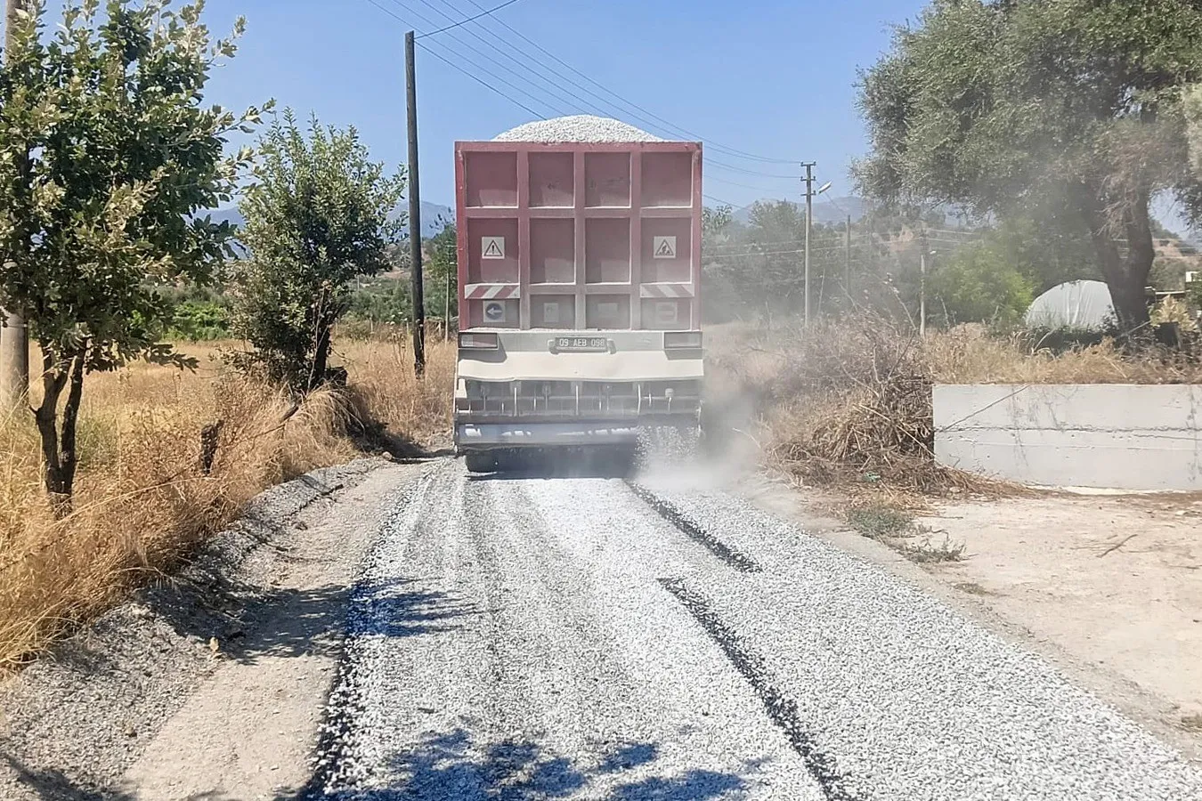 Efeler’de Ulaşım Seferberliği: Umurlu Yolu Yeni Yüzüne Kavuşuyor