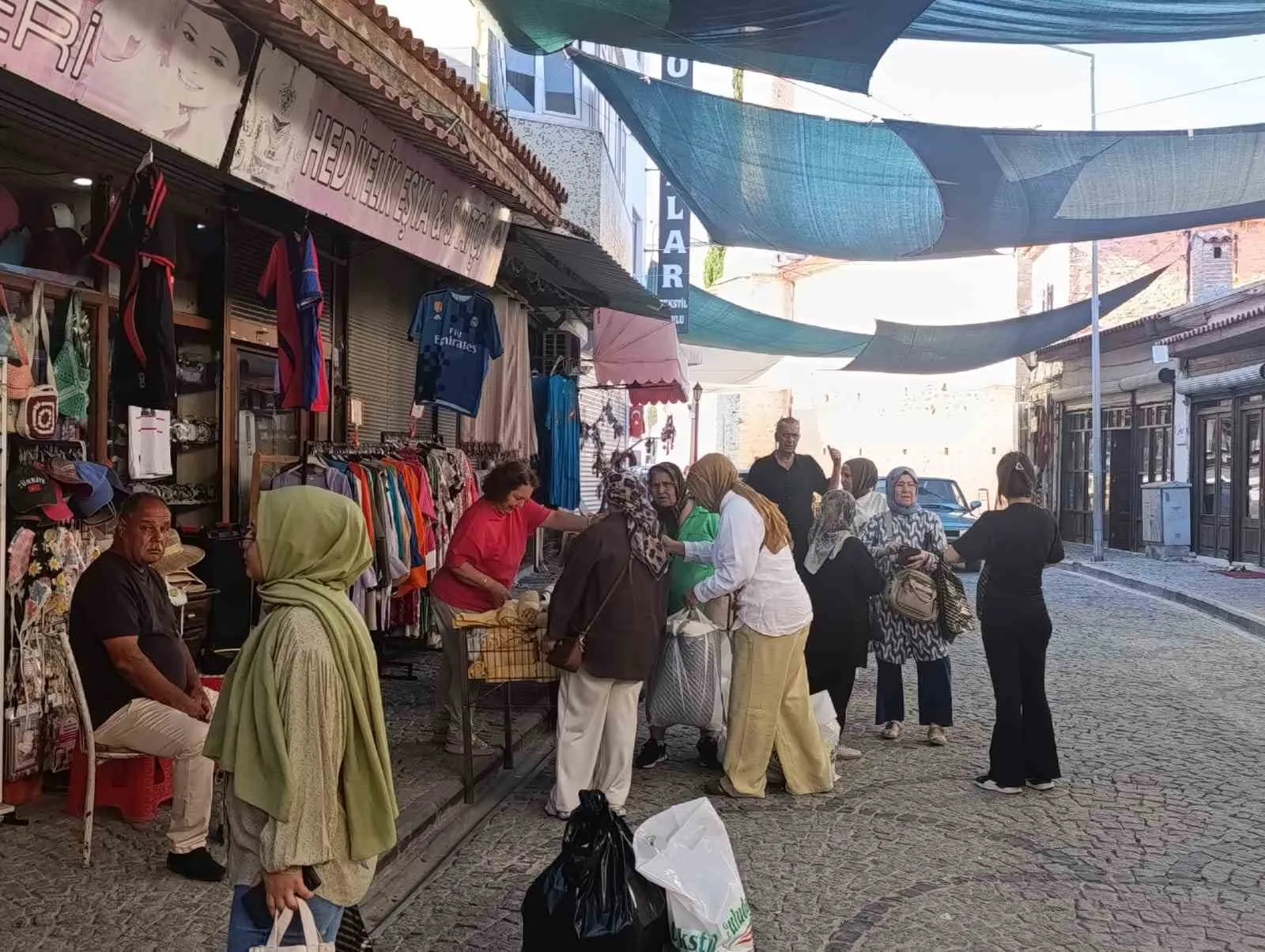 Buldan’da tarihi dokuya tam not: Büyükşehir’in gezileri çarşıya nefes aldırdı