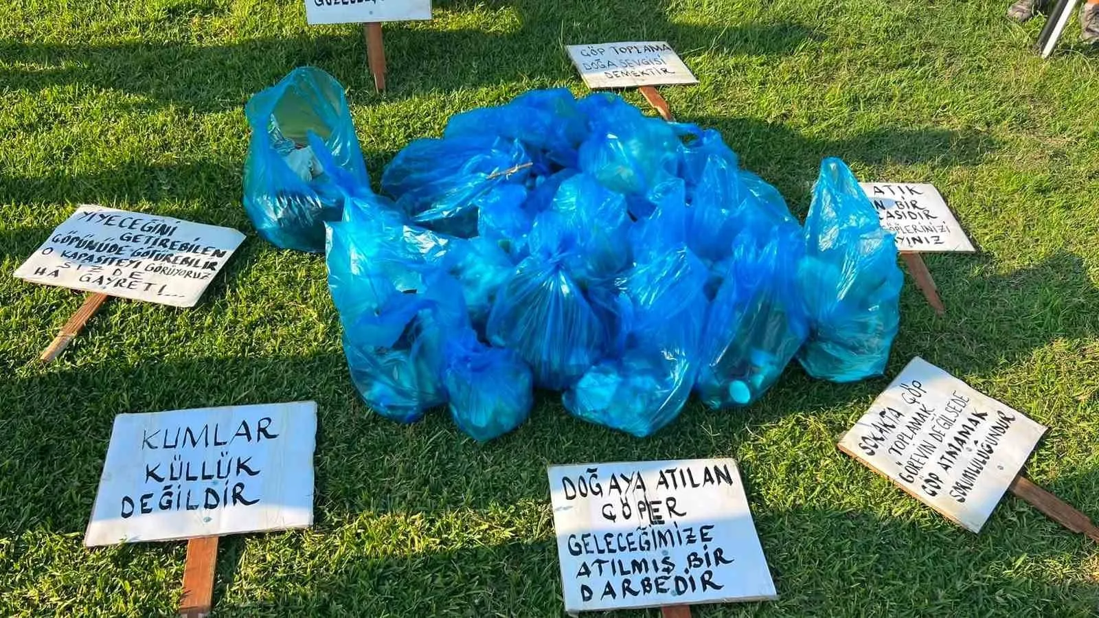 Kuşadası'nda güne hareketli başlangıç: Sahiller sporla temizlendi