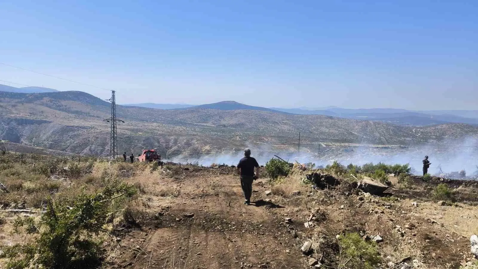 Menteşe'de korkutan yangın: Ekipler alevlere geçit vermedi