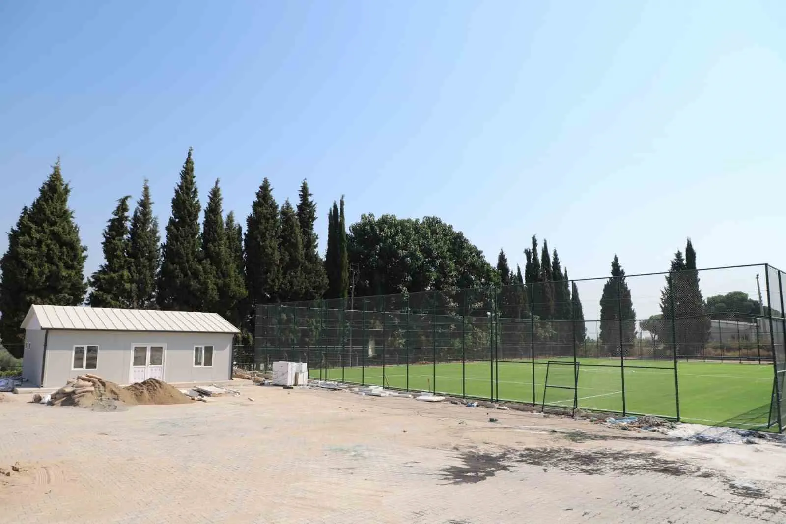 Avşar’da spor yatırımı: Sahalar yenileniyor, gençler kazanıyor