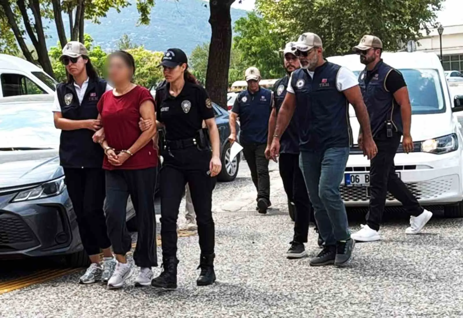 Suikast timi firarisinin izini ablası ele verdi: Adliye yolunda