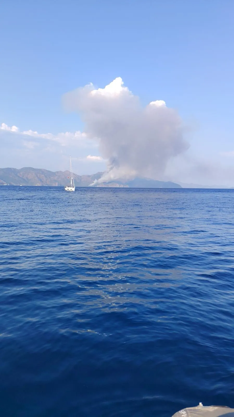 Marmaris’te sarp arazide alevlerle zorlu mücadele