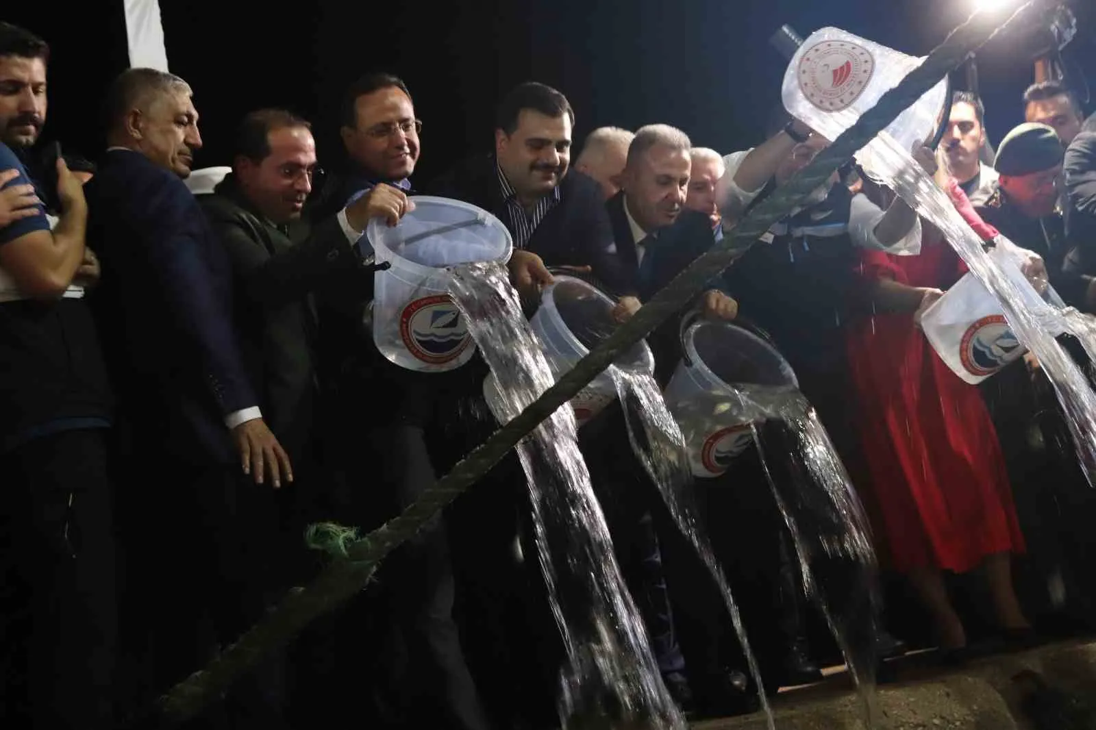 Balıkçıya 40 Milyonluk Nefes: Yeni Sezon İzmir'de Coşkuyla Açıldı, Gözler Somali'de
