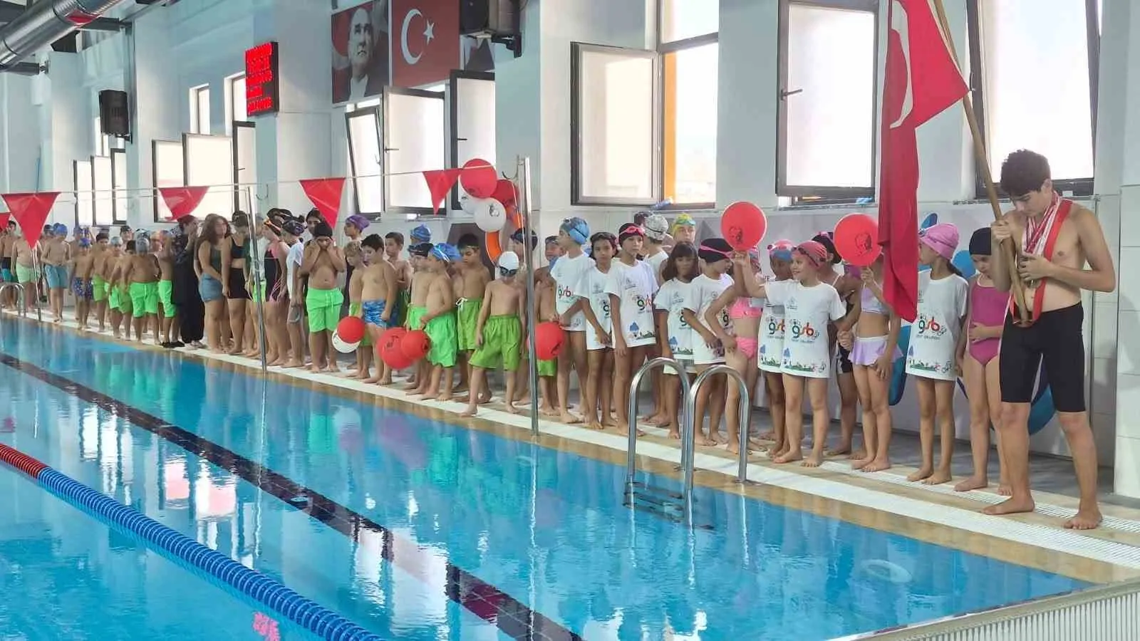 Söke’de havuz keyfi sertifikayla taçlandı: 200 öğrenci artık profesyonel yüzücü