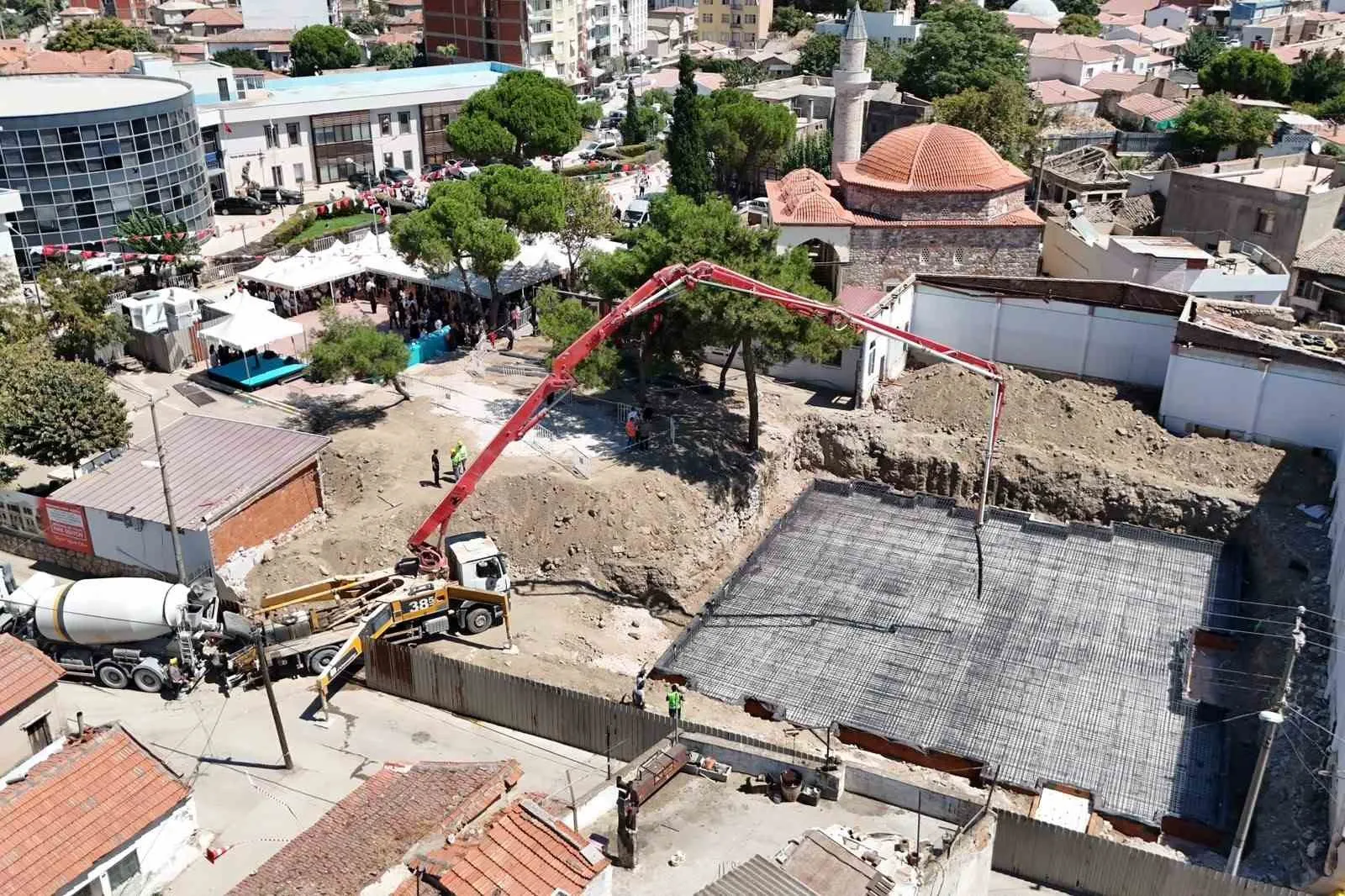 Menemen’in tozlu raflardaki asırlık hayali gerçeğe dönüşüyor: Şehir müzesinde ilk harç atıldı