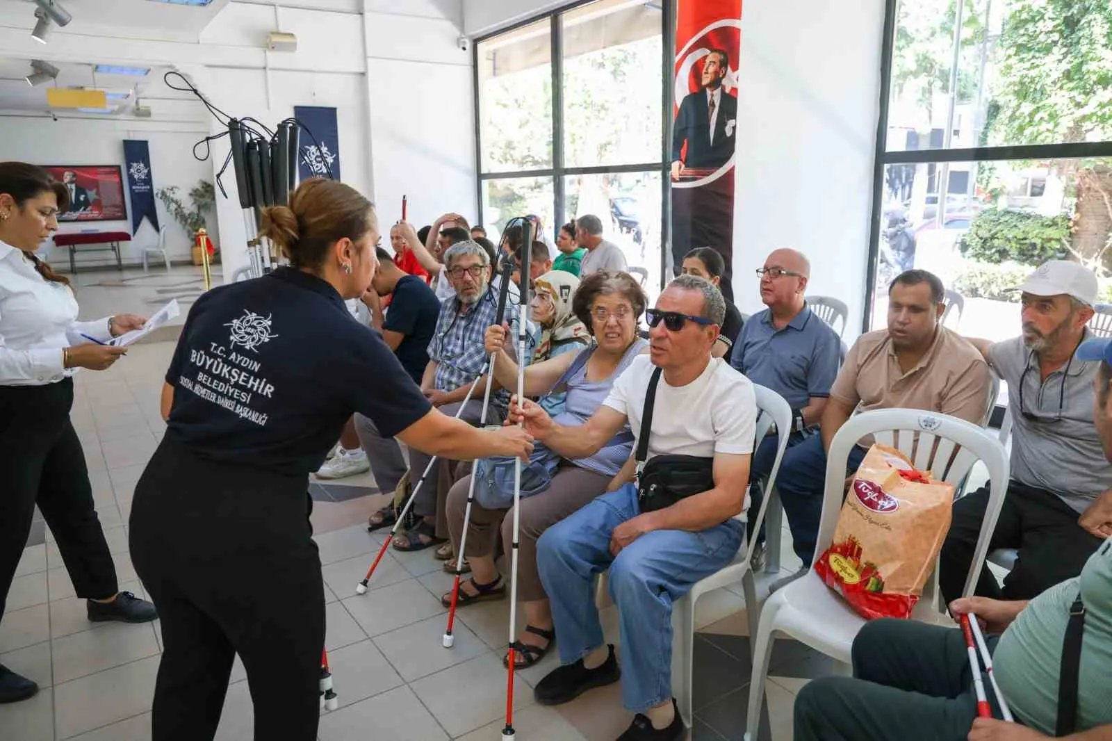 Aydın’da Görme Engelliler İçin Örnek Adım: 500 Beyaz Baston Özgürlüğe Dönüştü