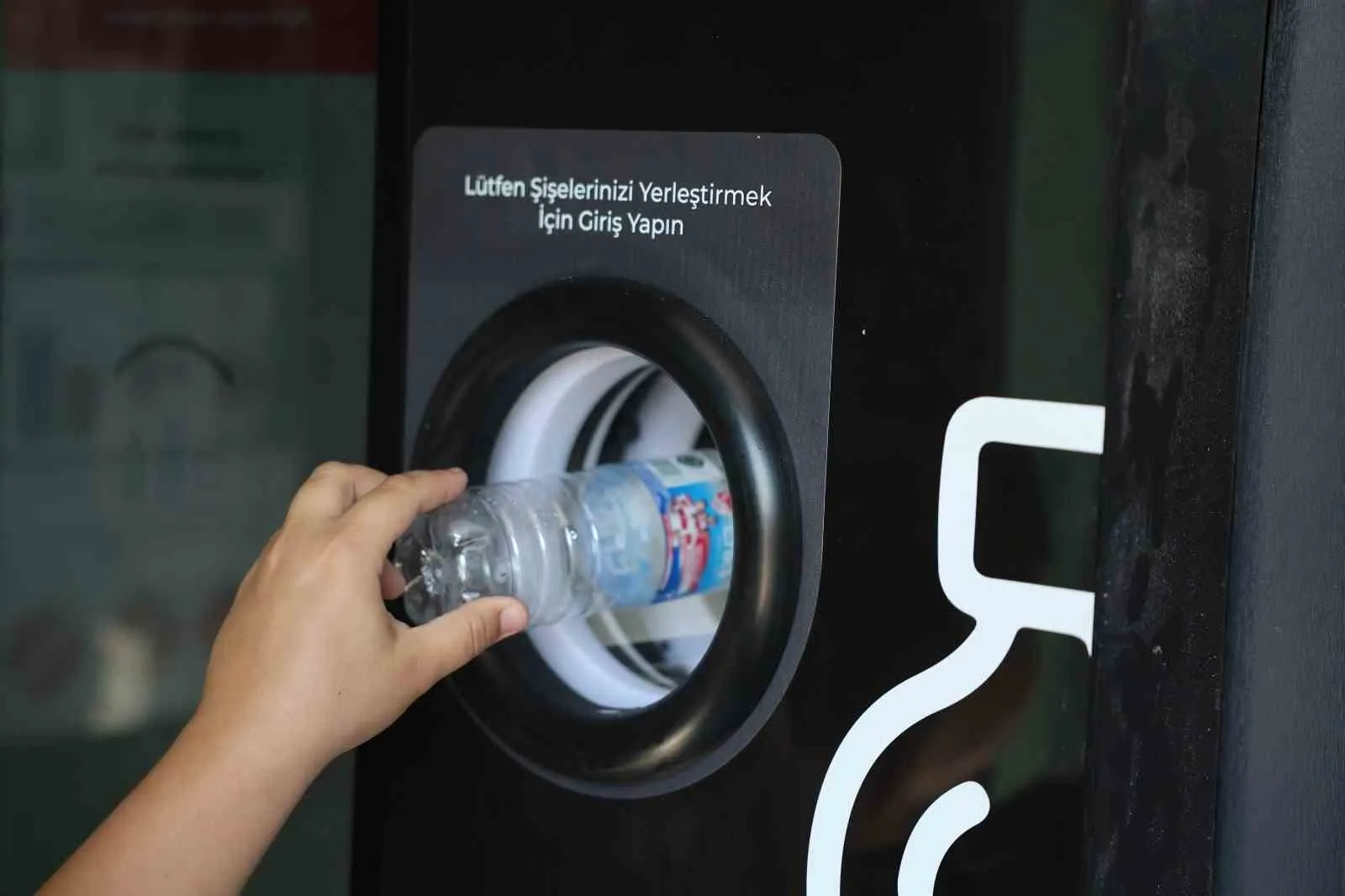 Bodrum’da atık yönetimine teknolojik dokunuş: Doğayı koruyan makineler sokaklara indi