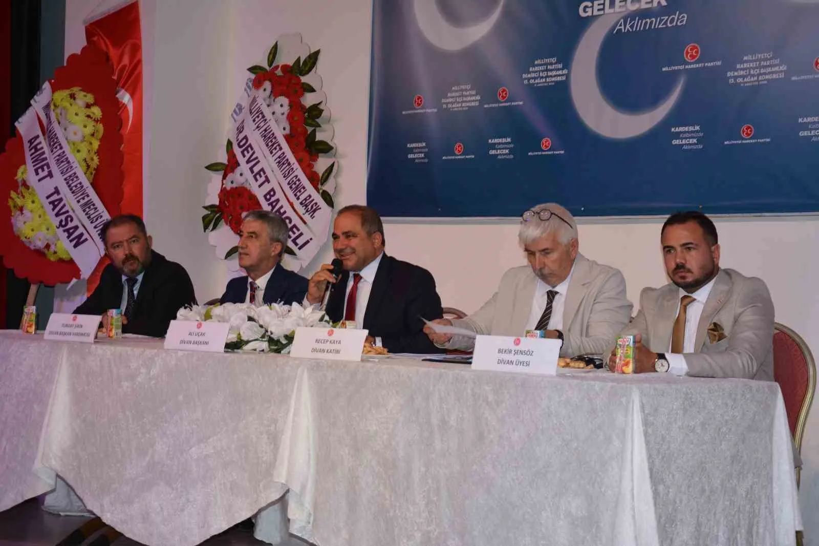 Demirci MHP’de kongre heyecanı: Veysel Çınar ile yeni dönem başladı