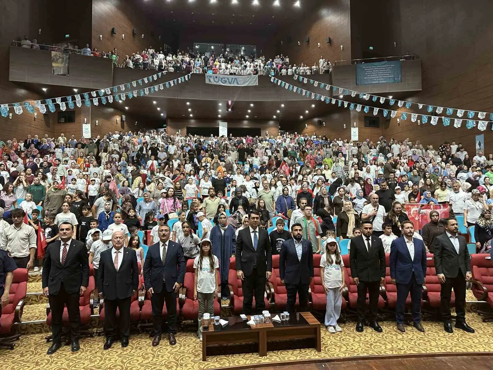 Uşaklı gençler yaz okulunda buluştu: Geleceğin mimarları sahne aldı