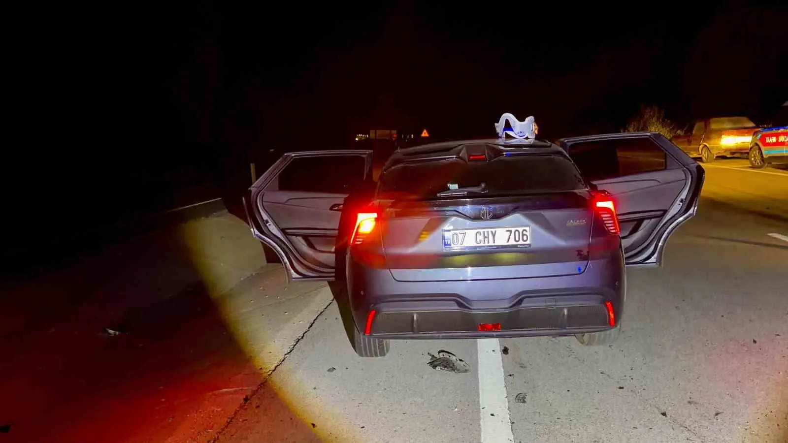 Afyonkarahisar'da feci kaza: Araçlar çarpıştı, 4'ü çocuk 8 kişi hastanelik oldu