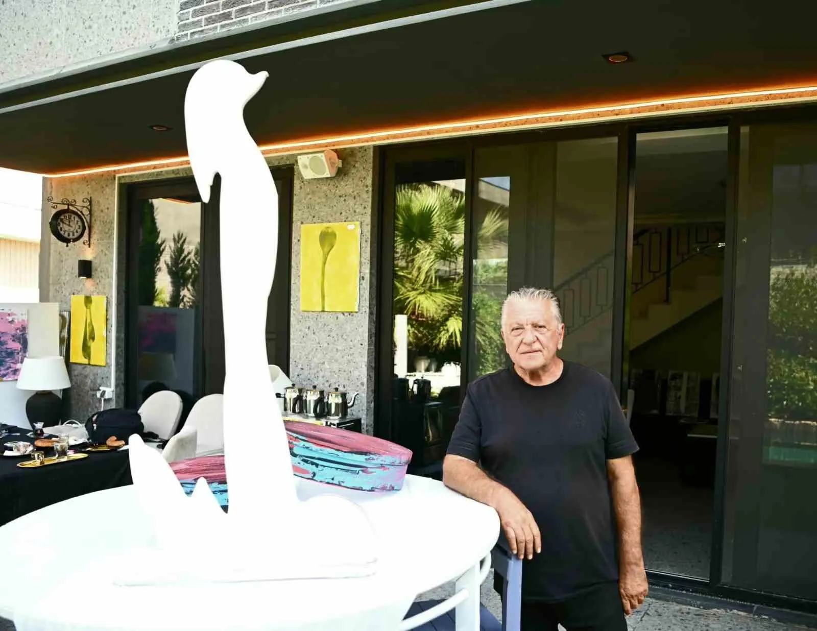 Kuşadası'nda Sanat Silsilesi: Selim Killi, Aile Mirasını Fırçasıyla Geleceğe Bağlıyor