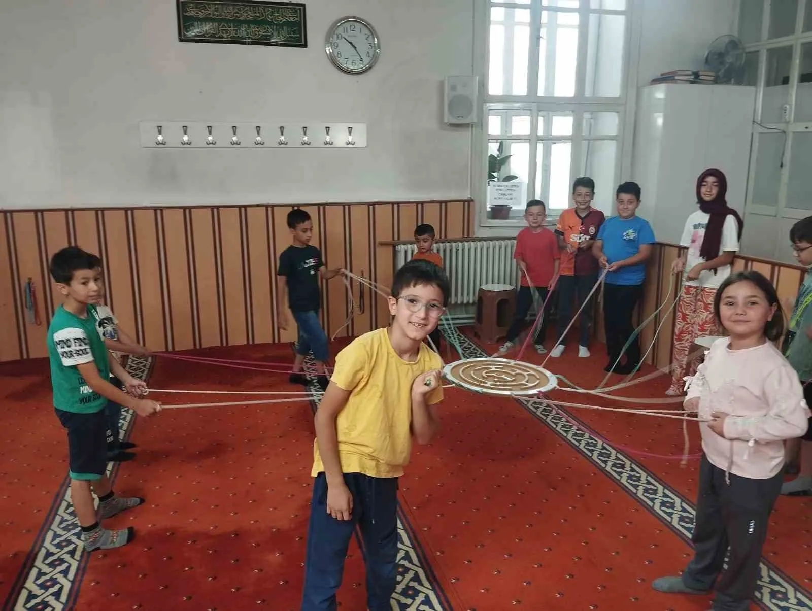 Şuhut’ta minik öğrencilere teknoloji ve sosyal gelişim desteği