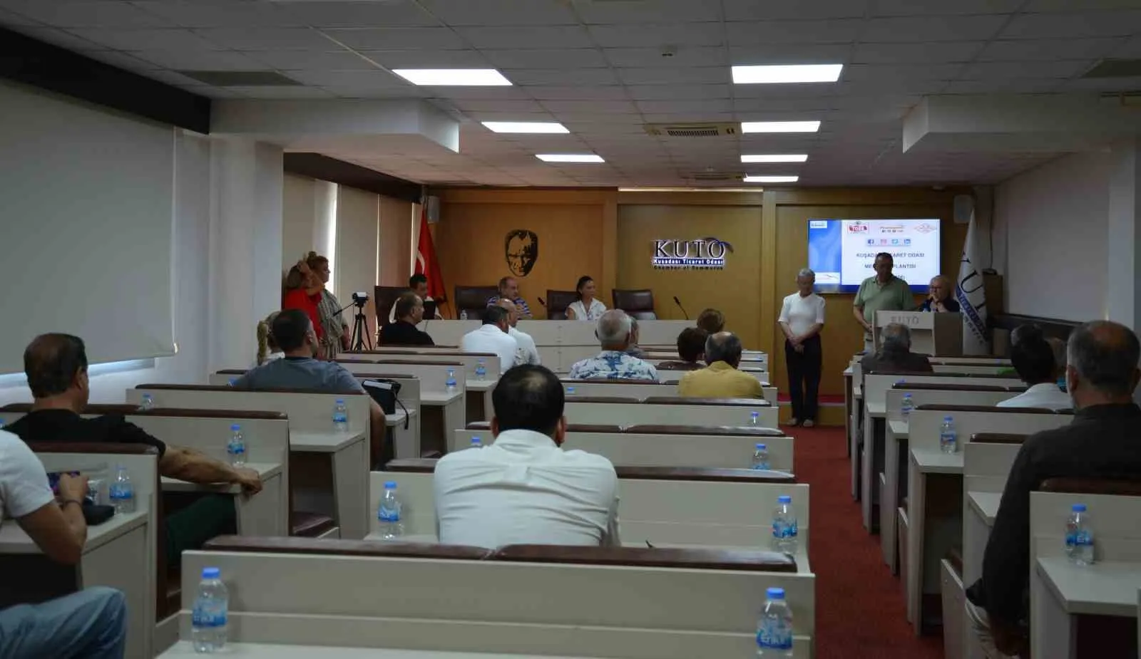 Kuşadası'nın bereketli topraklarına kadın imzası: Başarılı üreticilere anlamlı ödül