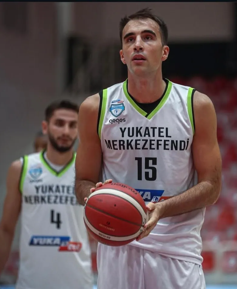 Pota altında Sırp rüzgarı: Denizli Basket’in yeni uzun forveti belli oldu