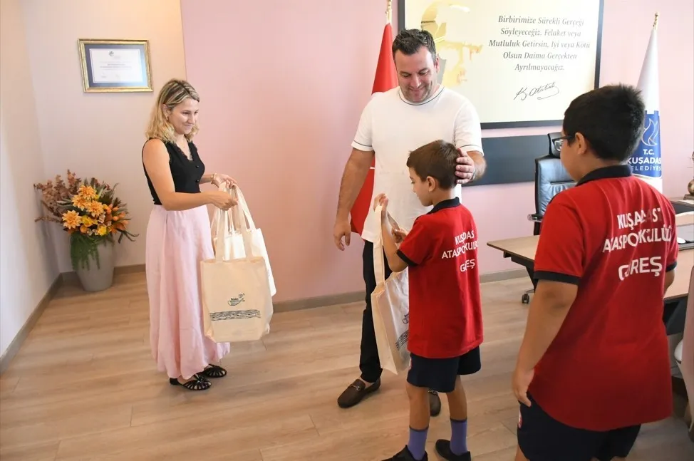 Kuşadalı Minik Güreşçiler Başkentten Madalyayla Döndü, Makamda Gurur Turu Attı