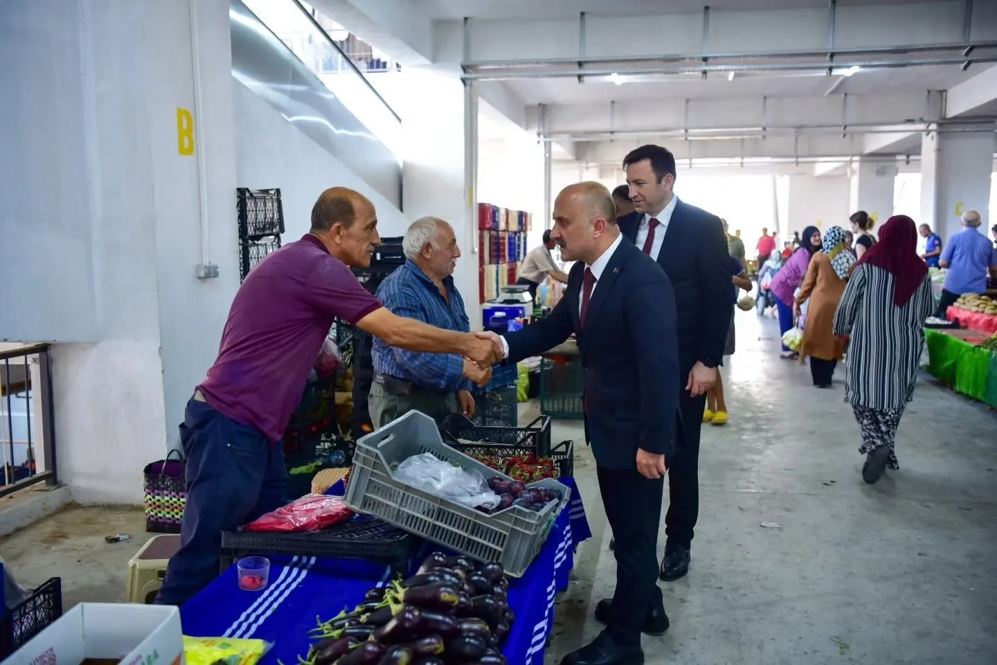 Buharkent sokaklarında Vali mesaisi: Vatandaşın sesine kulak verdi
