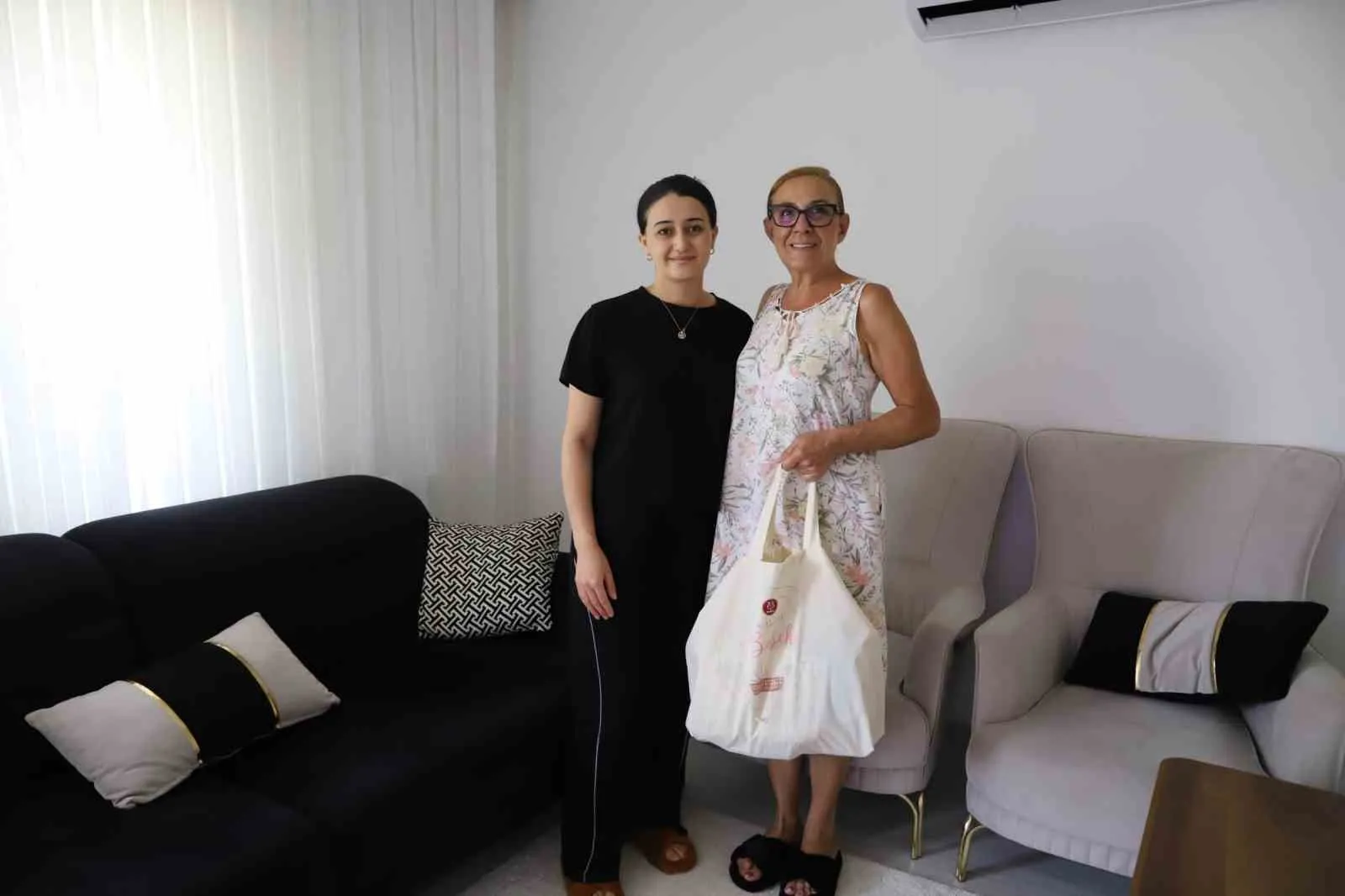 Nazilli'de bebek sevinci kapı kapı paylaşılıyor