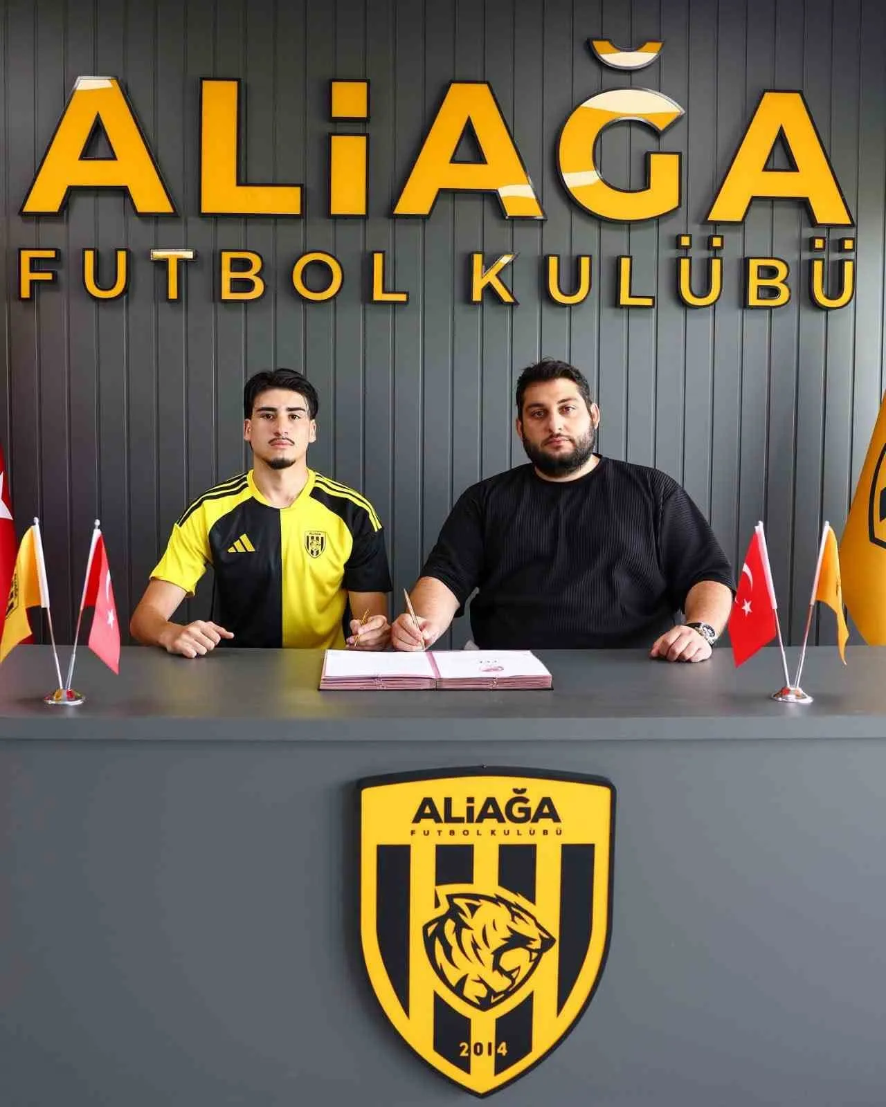 Aliağa FK’nın yeni orta saha kozu İngiltere tecrübeli İzzet Furkan Malak oldu