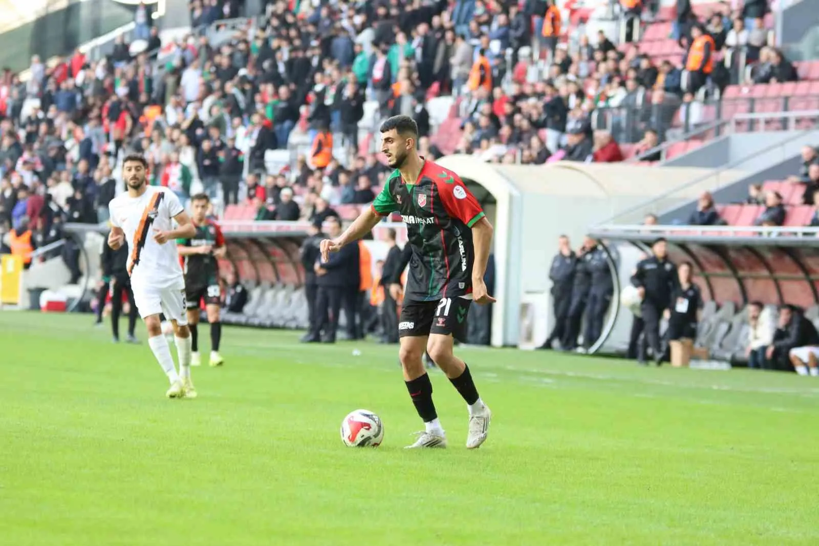 Karşıyaka'da yaprak dökümü: Üç futbolcuya kulüp bulmaları için yeşil ışık yakıldı