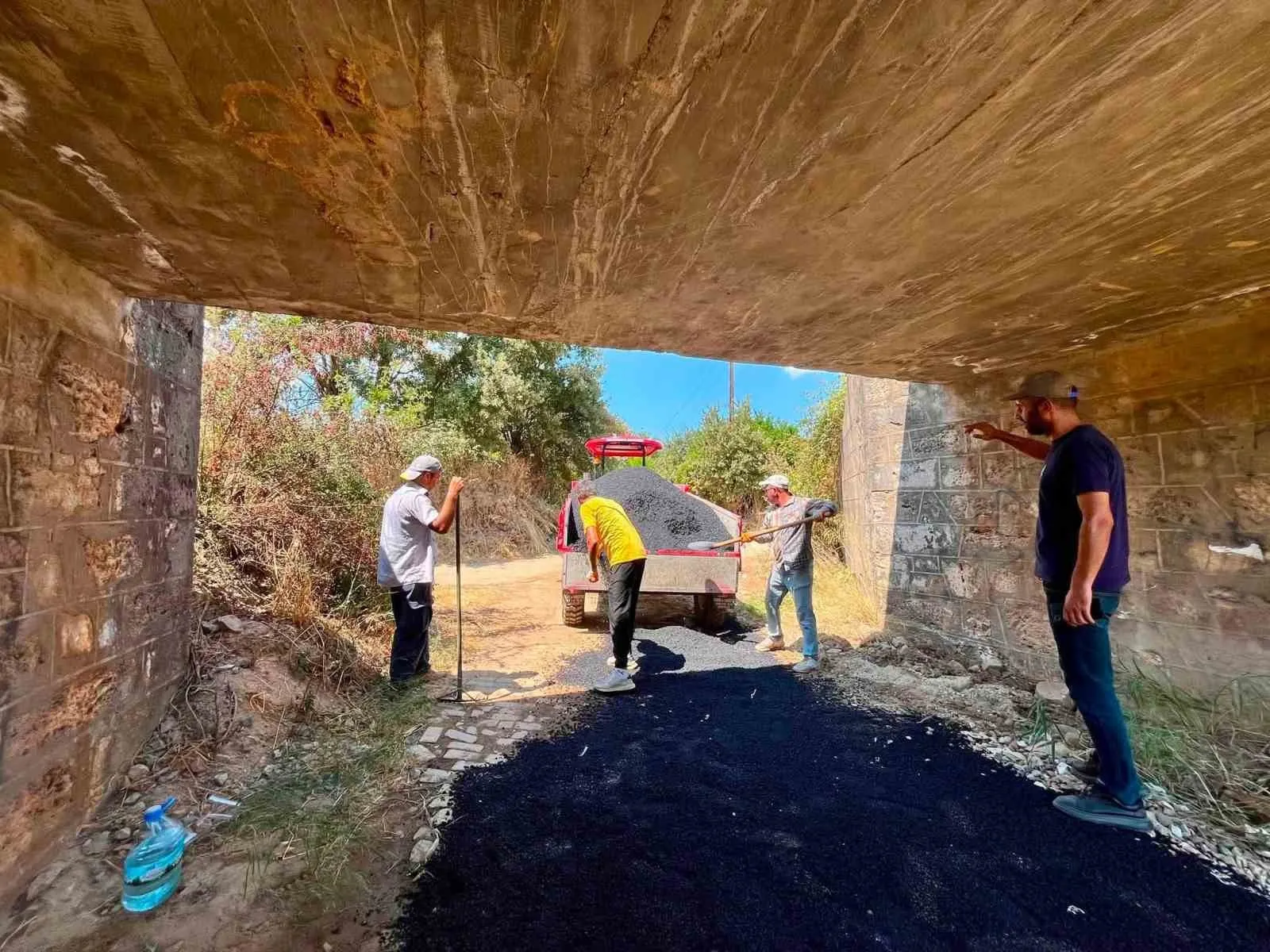 Sultanhisar'da yol yenileme hamlesi: Vatandaşın konforu için sahaya indiler