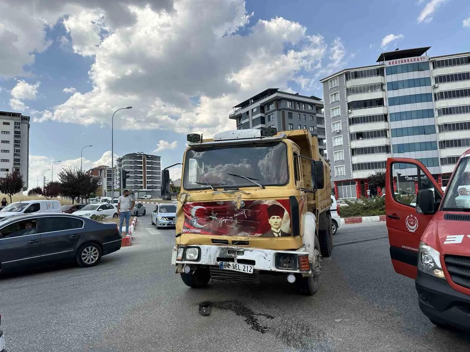 Uşak’ta itfaiye ekiplerine acı kaza: Yangına yetişmek isterken devrildiler