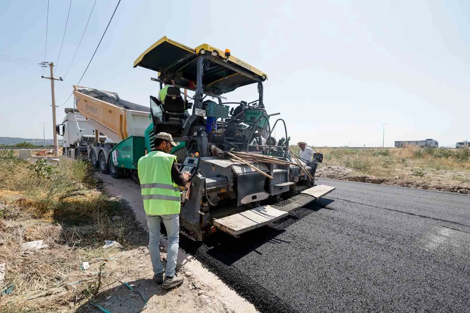 Bergama’da ulaşım seferberliği: Okul yolları ve kırsal arterler baştan aşağı yenileniyor