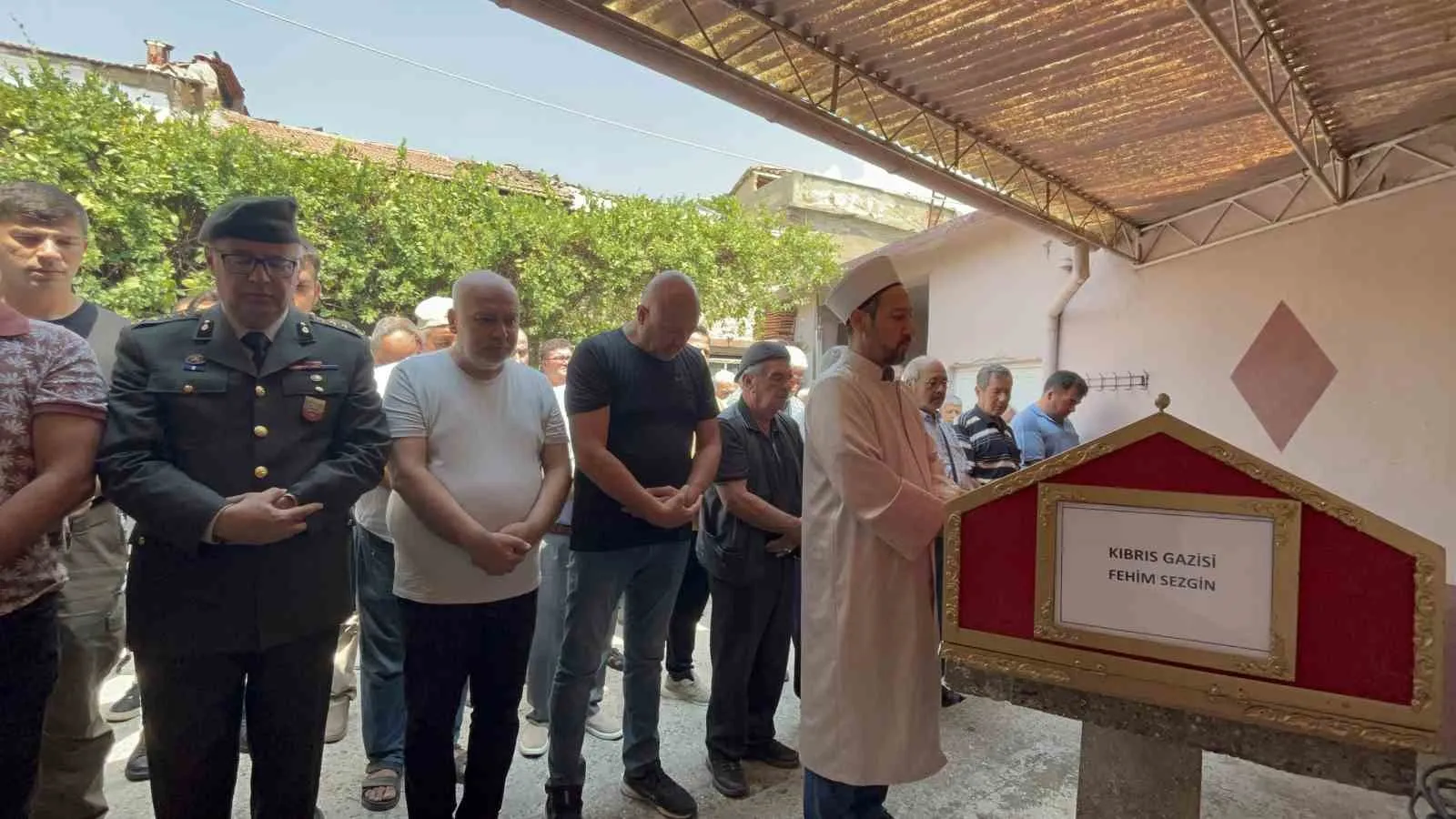 Bayındır'da vefa dolu veda: Kıbrıs gazisi dualarla uğurlandı