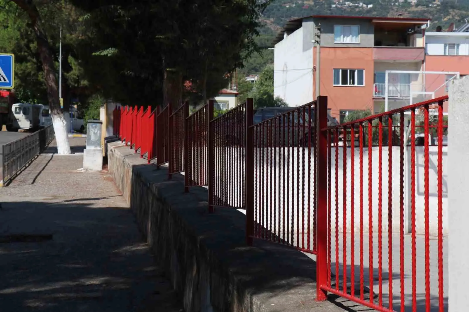 Bozdoğan’da Eğitim Seferberliği: Okul Bahçeleri Yeni Dönem İçin Elden Geçiriliyor
