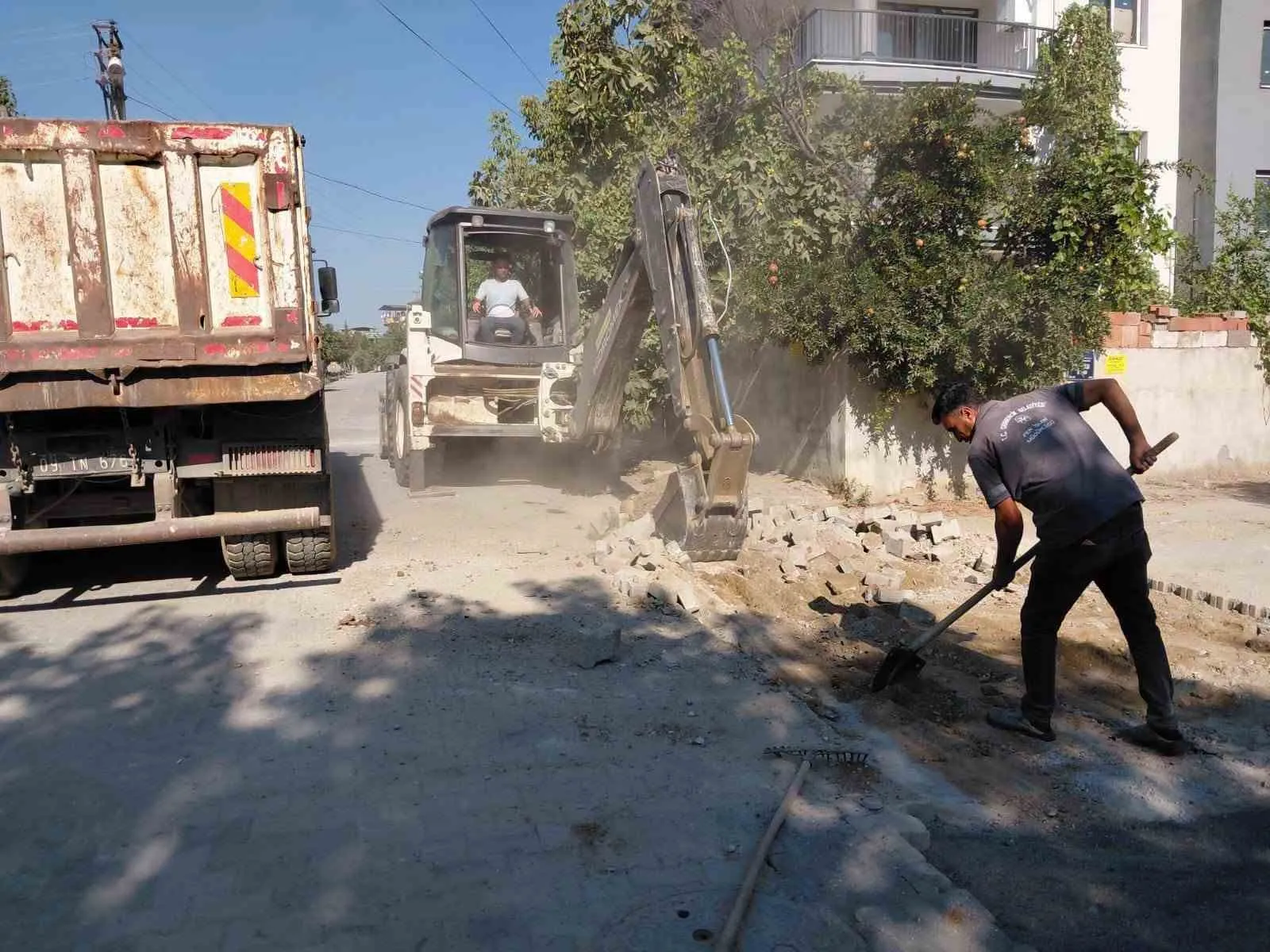 Germencik’te ulaşım konforu için düğmeye basıldı: Sokaklar tek tek elden geçiyor