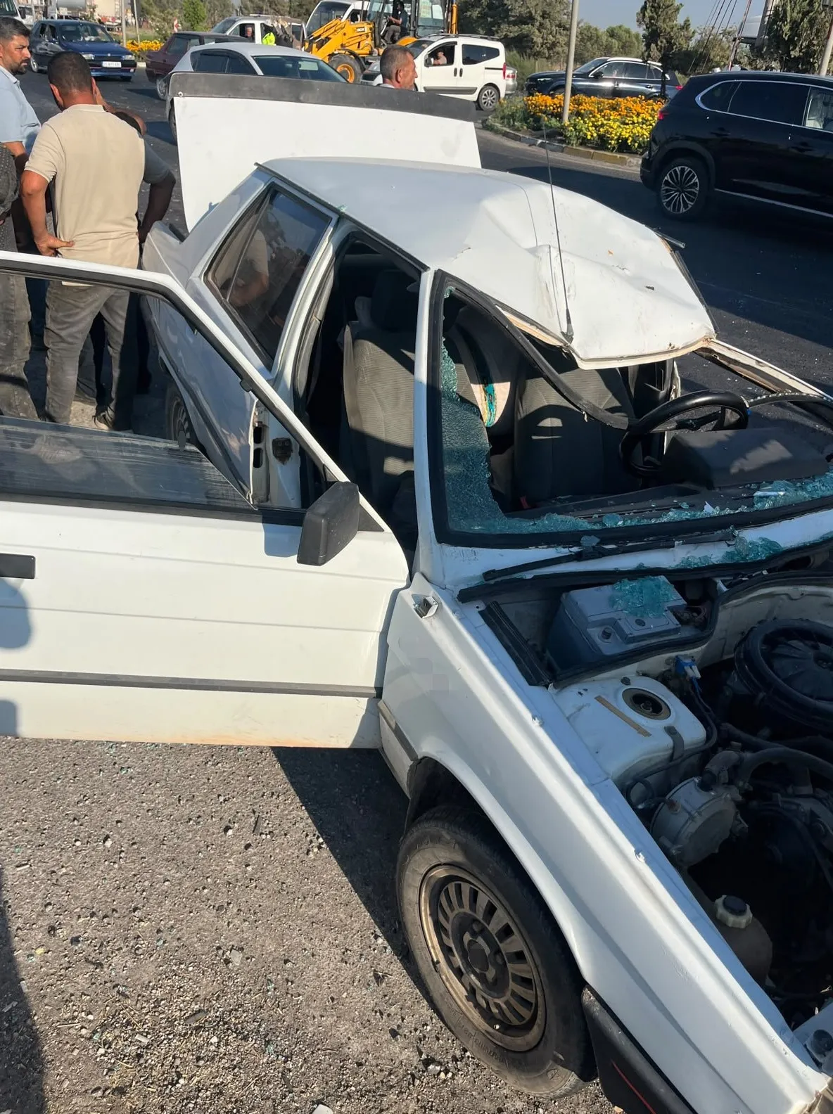 Salihli'de Kavşak Faciası: Motosiklet ile Otomobil Çarpıştı, 4 Kişi Yaralı