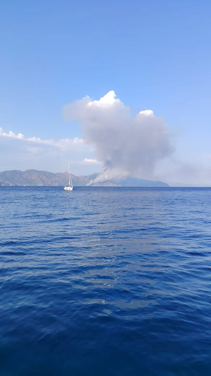 Marmaris’te sarp arazide alevlerle zorlu mücadele