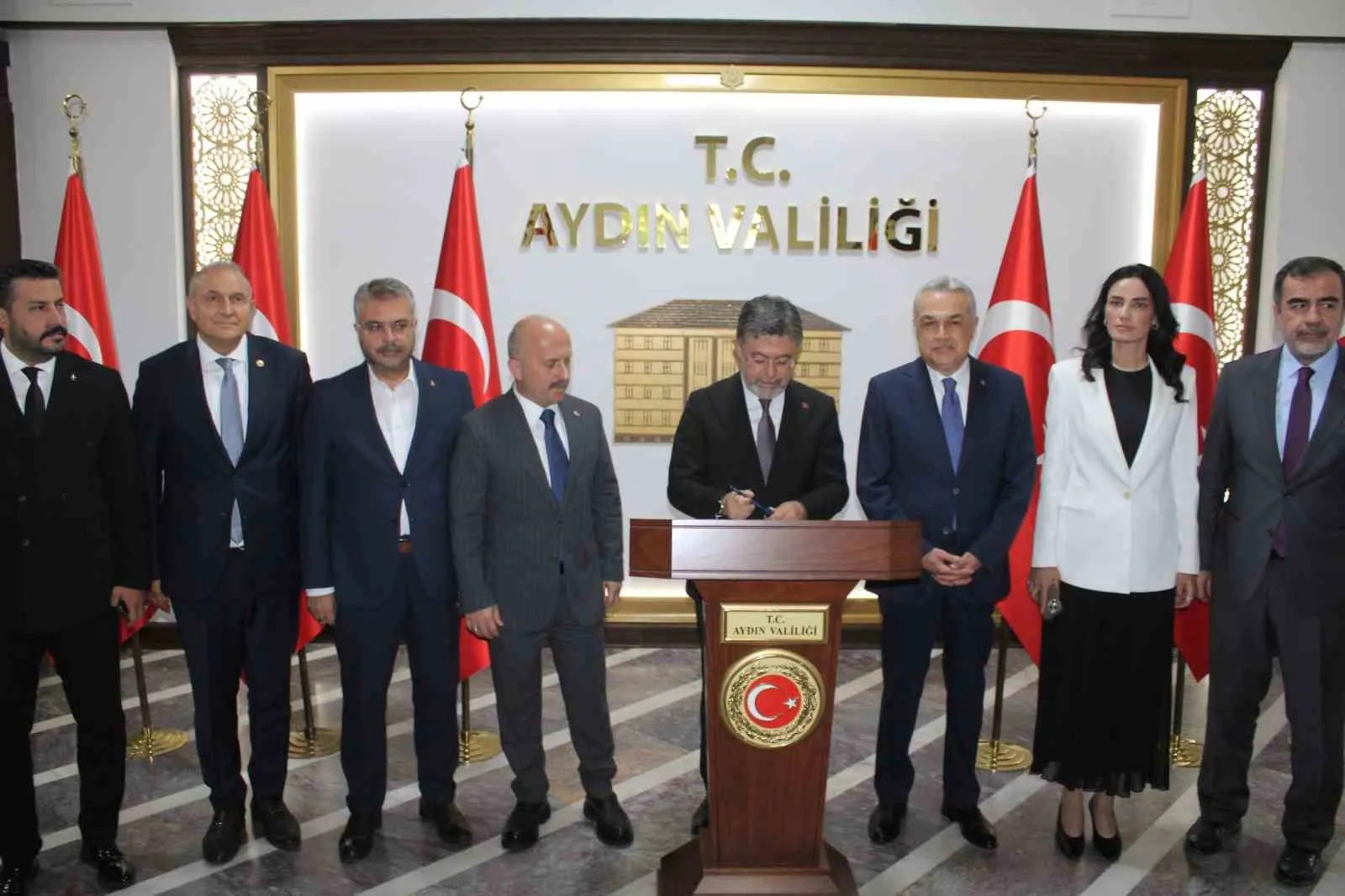 Bakan Yumaklı Aydın’da Hasat Sonrası Valilik Makamında