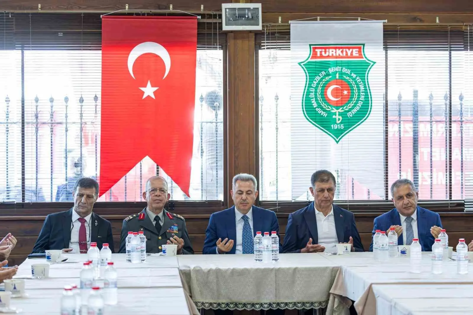 İzmir’de Vefa ve Minnettarlık Buluşması: Başkan Tugay’dan Anlamlı Mesajlar